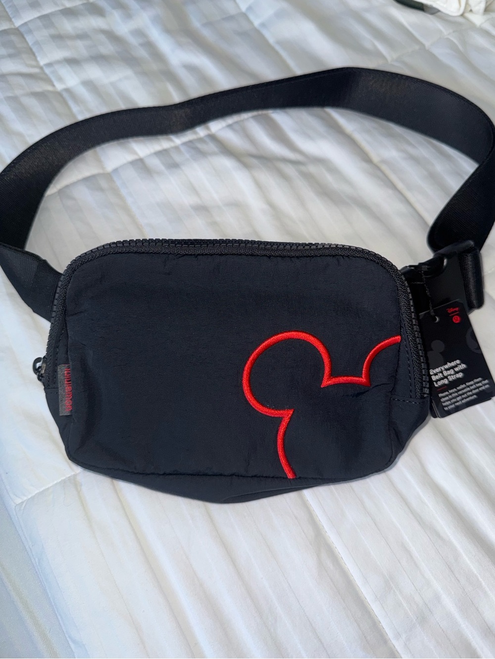 NWT Disney x Lululemon Everywhere Belt Bag 1L Mickey Outline Graphic Long Strap - Picture 4 of 8